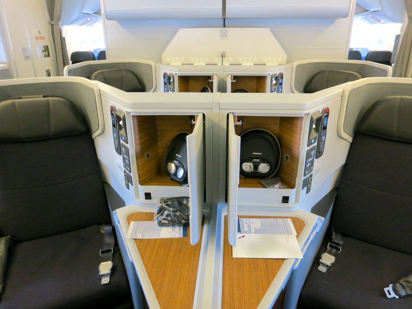 Hạng ghế đi Los Angeles hãng American Airlines